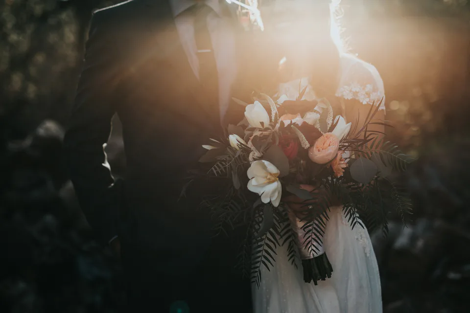 Pasangan pengantin pada hari pernikahan di Sulawesi Utara